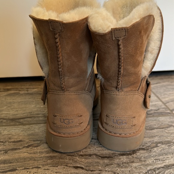UGG Women’s Boots - Chestnut -Size 7 -Gently used - Picture 2 of 8